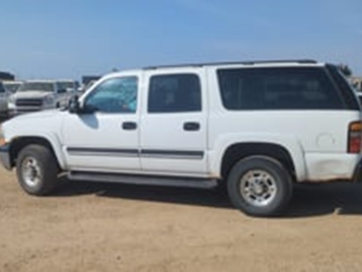 2006-chevrolet-suburban-image-5
