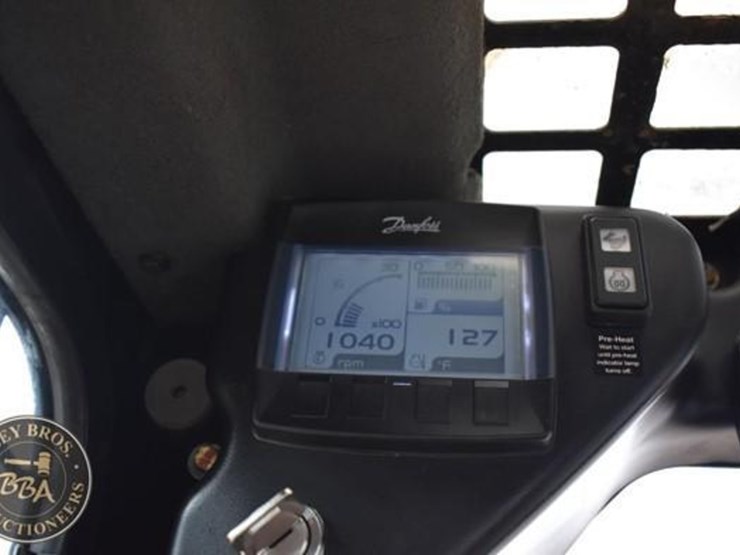 2016-takeuchi-ts80v2-image-27