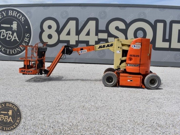 2013-jlg-e300ajp-image-6