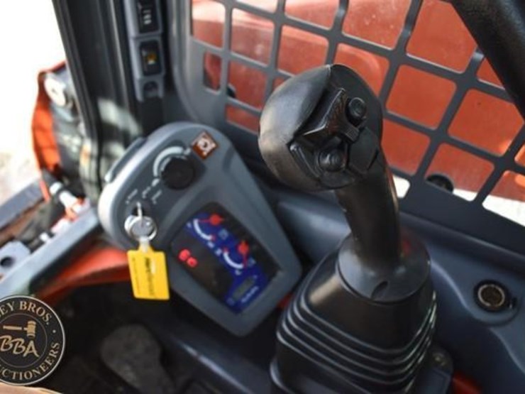 2020-kubota-ssv65-image-42