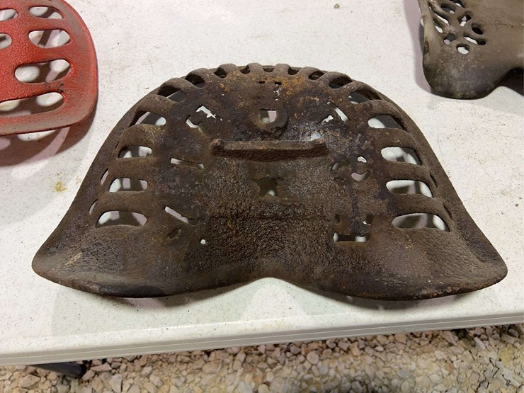 (3)-cast-iron-seats-image-10