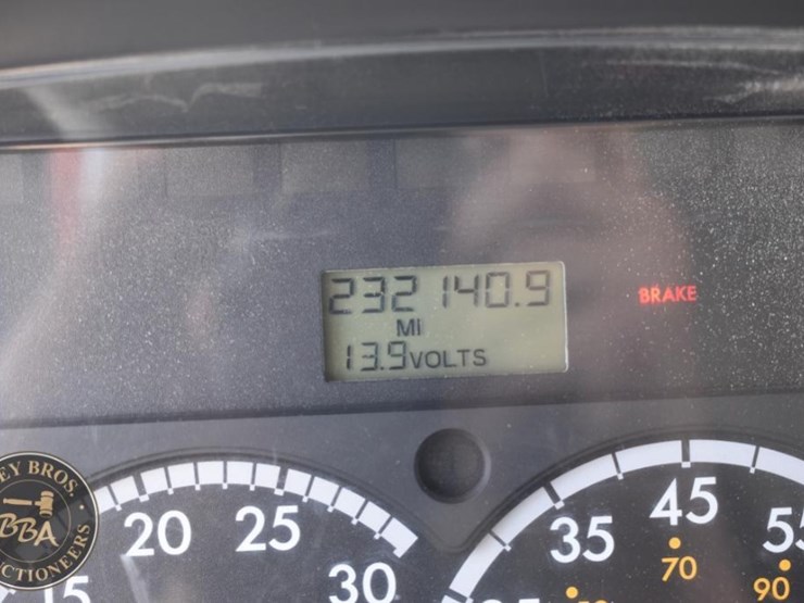 2009-freightliner-business-class-m2-106-image-14