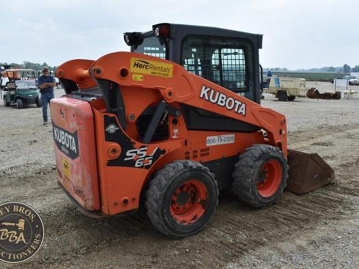 2017-kubota-ssv65-image-19