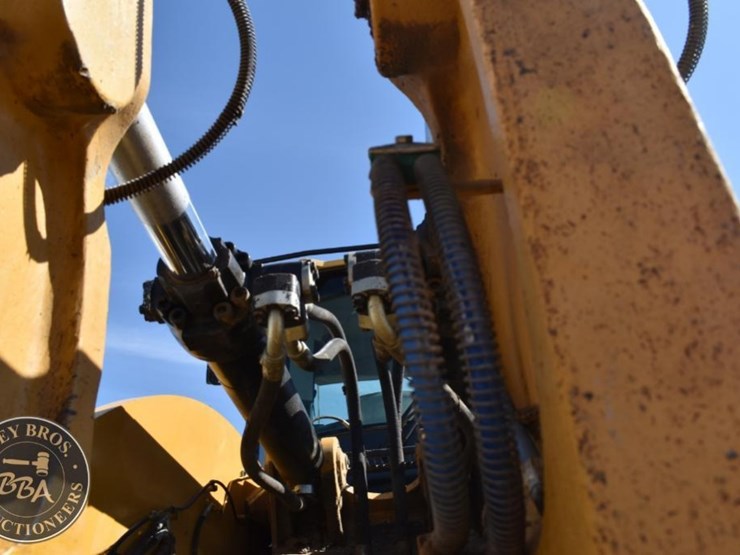 2014-caterpillar-982m-image-32