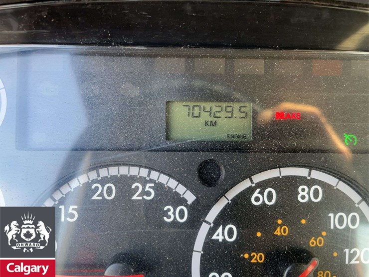 2015-freightliner-114sd-image-10