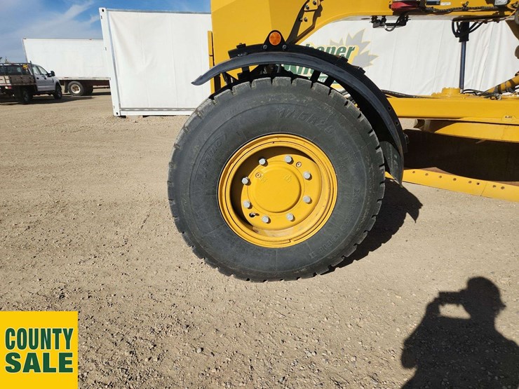 2020-caterpillar-150-awd-image-34