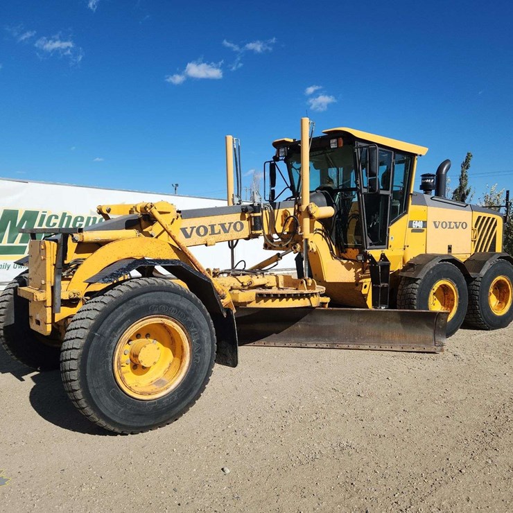 2011 VOLVO G940