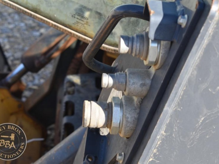 2021-deere-325g-image-9