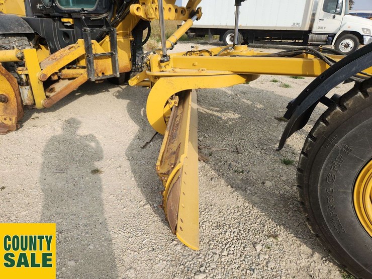 2020-caterpillar-150-awd-image-15