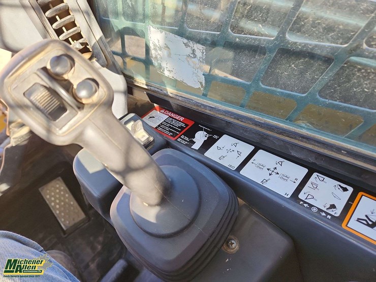 deere-326e-image-11
