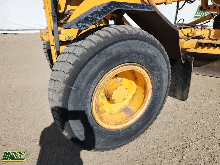 2011-volvo-g940-image-37
