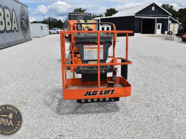2013-jlg-e300ajp-image-39