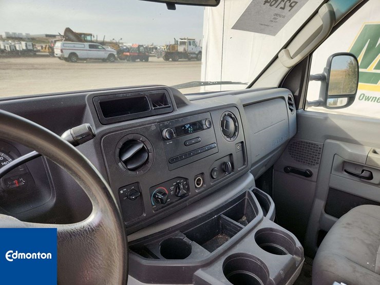 2012-ford-cargo-image-23