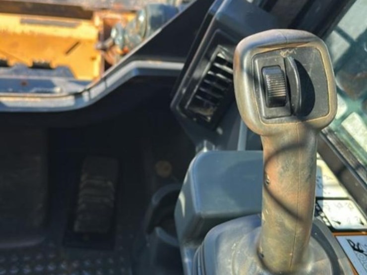 2021-deere-325g-image-21