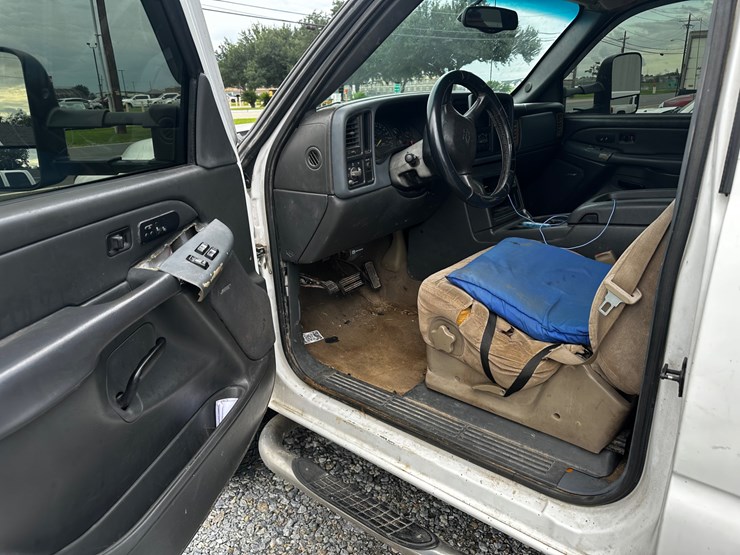 2001-chevrolet-3500-image-5
