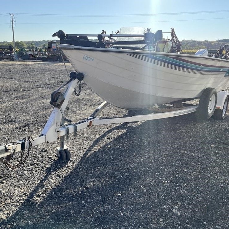 1994 Lowe 1720 Fishing Boat