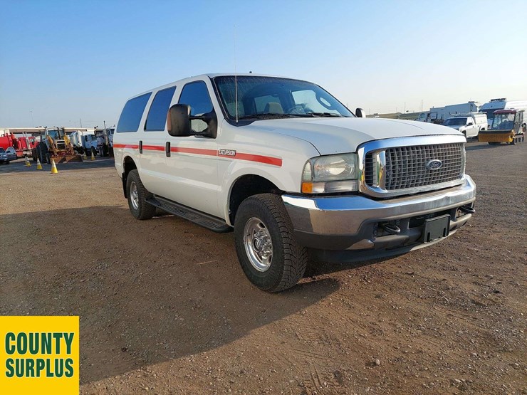 2004-ford-excursion-image-2
