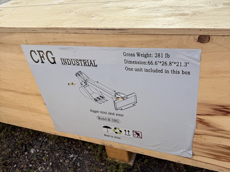 #615-•-2025-cfg-industrial-m-drg-skid-steer-backhoe-bucket-attachment-image-2