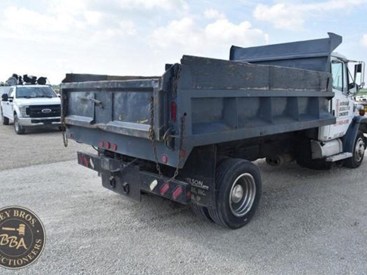 1999-freightliner-fl60-image-11
