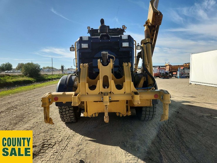 2020-caterpillar-150-awd-image-31