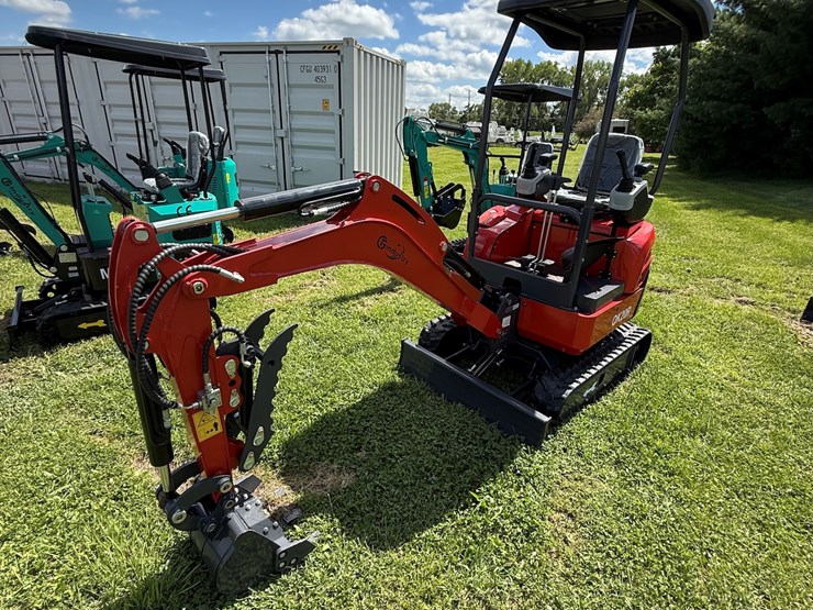 #613-•-2025-cfg-industrial-qk20r-hydraulic-track-type-mini-excavator-image-9