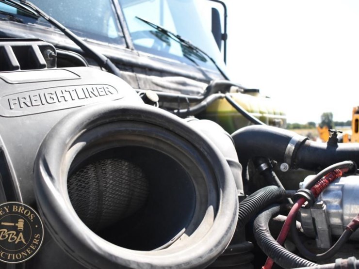 2003-freightliner-columbia-120-image-60