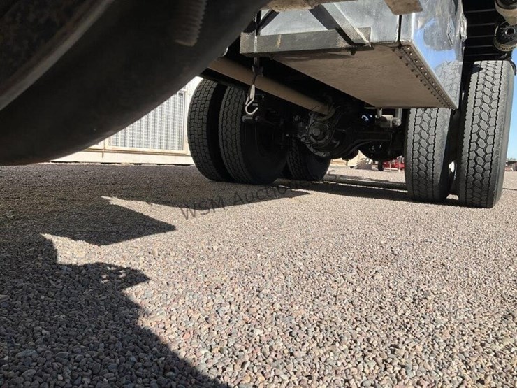 2003-freightliner-fl112-image-29