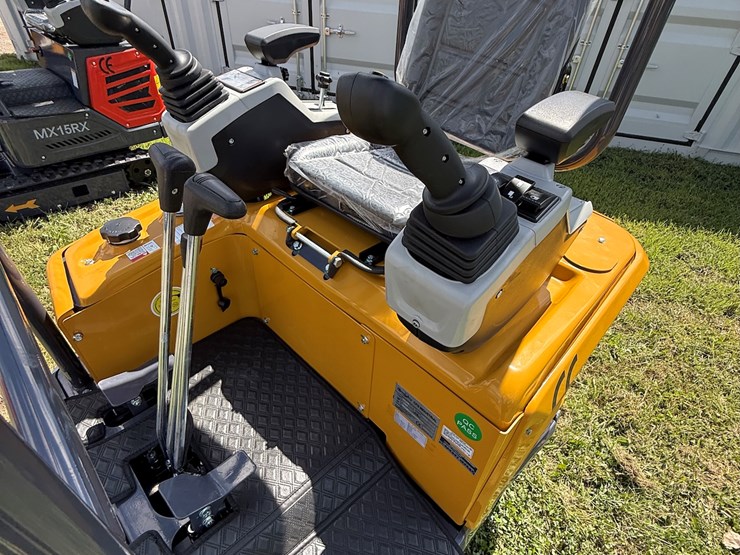 #605-•-2025-cfg-industrial-mx20r-hydraulic-track-type-mini-excavator-image-18