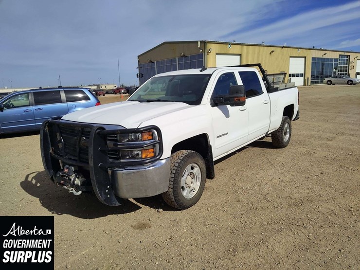 2017-chevrolet-silverado-2500hd-image-1