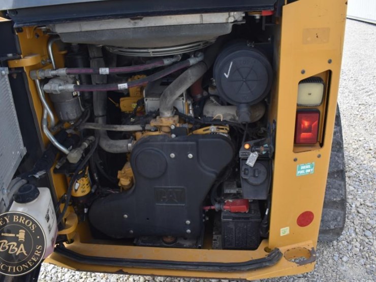 2020-caterpillar-299d3-image-12