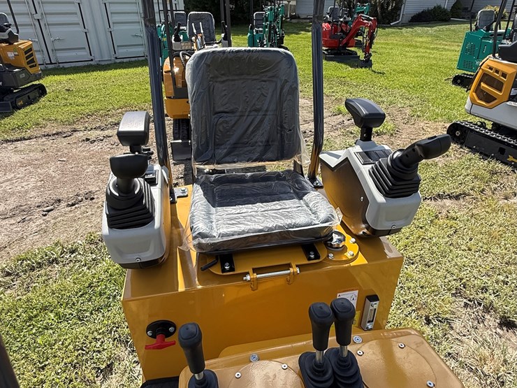 #608-•-2025-cfg-industrial-mx12rx-hydraulic-track-type-mini-excavator-image-4