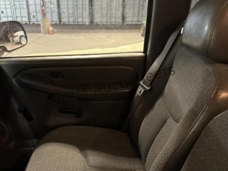 2006-chevrolet-silverado-2500hd-image-23