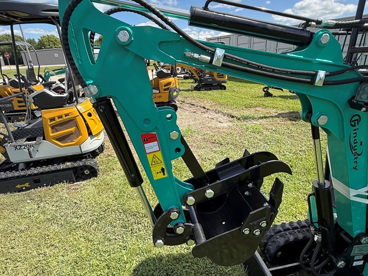 #614-•-2025-cfg-industrial-h15r-hydraulic-track-type-mini-excavator-image-11