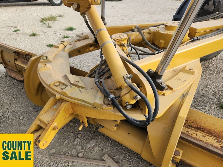 2020-caterpillar-150-awd-image-22