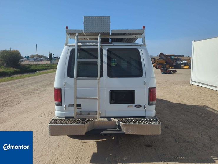 2012-ford-cargo-image-21