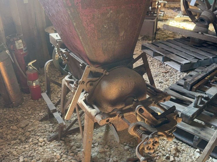 mccormick-deering-10"-burr-mill-image-5