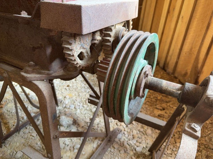 mccormick-deering-10"-burr-mill-image-11