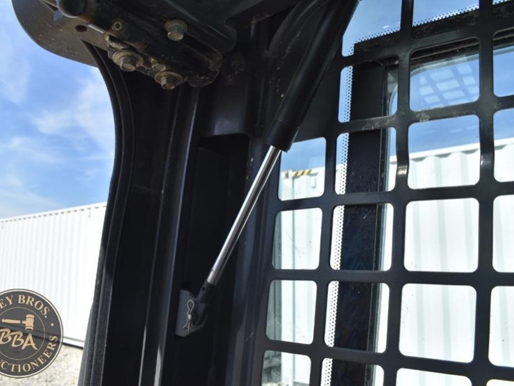 2017-kubota-ssv65-image-87