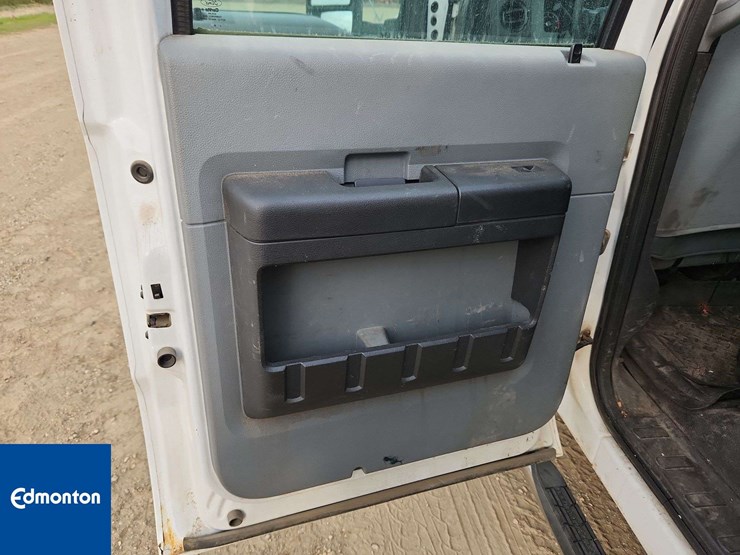 2012-ford-f550-image-22