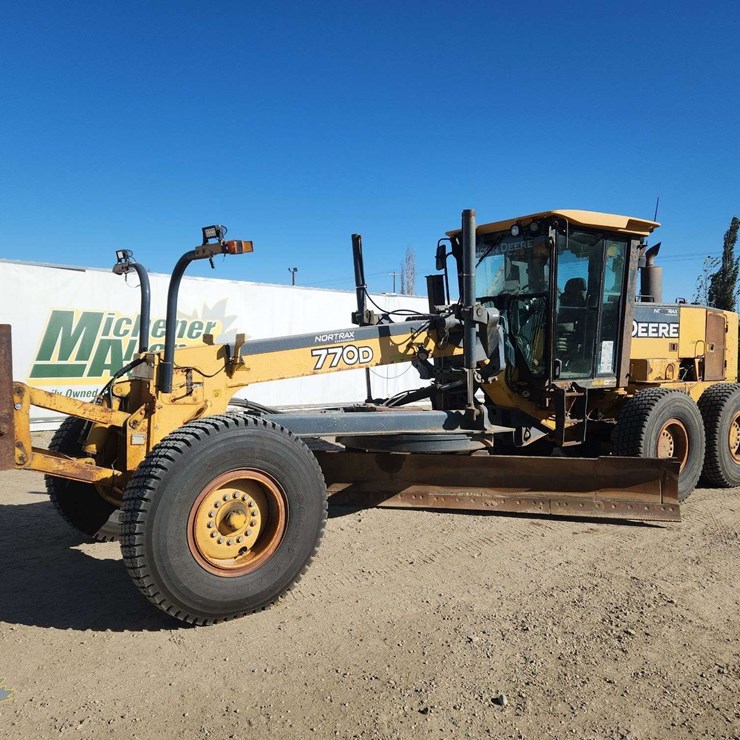JOHN DEERE 770
