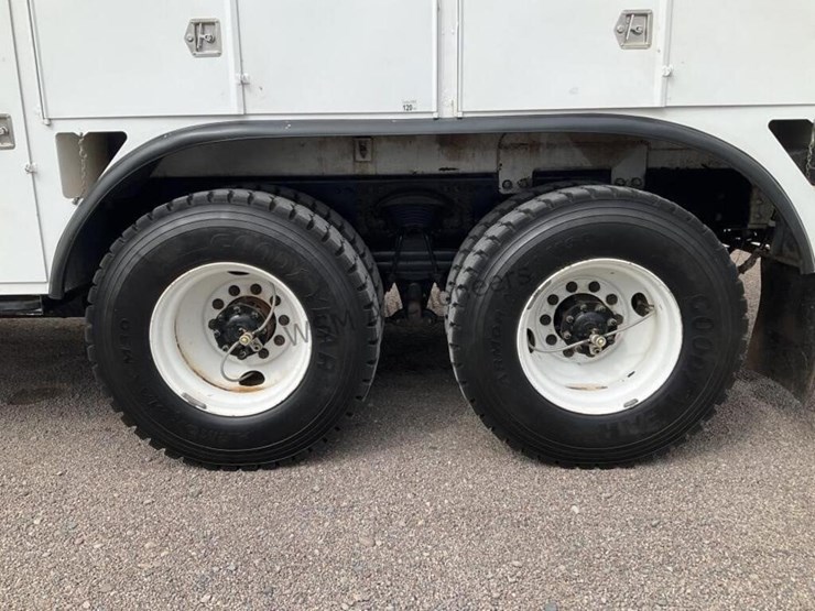 2014-freightliner-m2-image-9