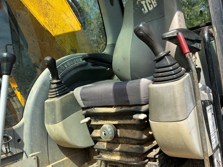 #132-•-jcb-235-excavator-image-8