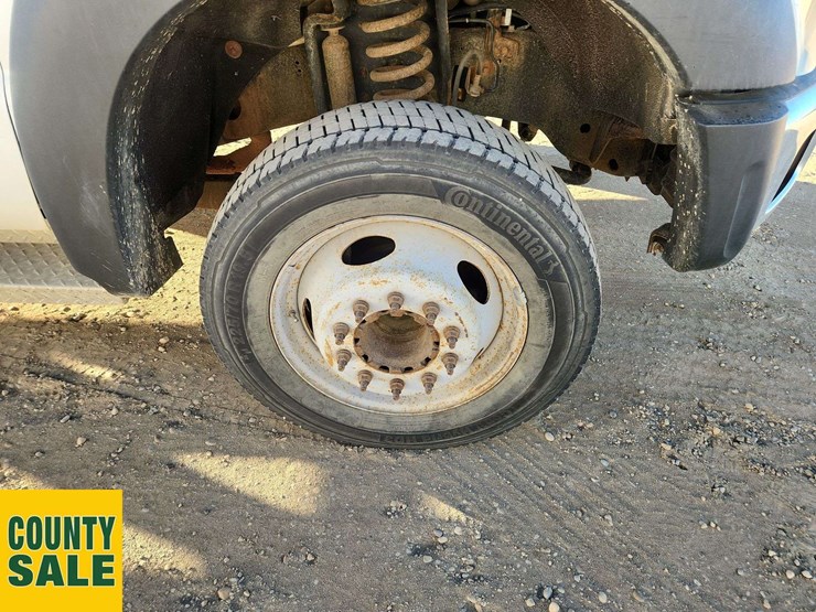 2013-ford-f550-image-18