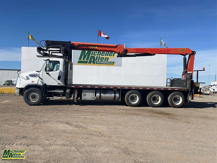 2017-freightliner-114sd-image-2