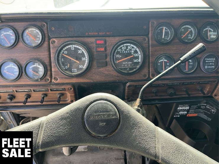 2001-freightliner-fld112-image-12