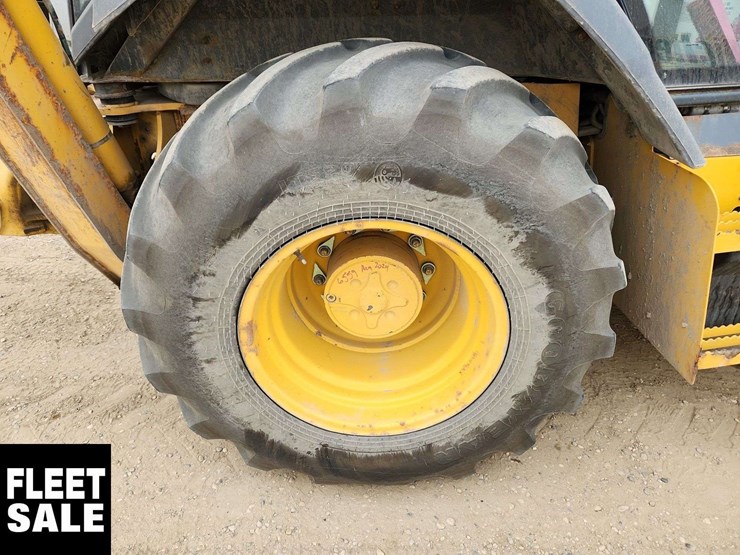 2015-deere-410l-image-31