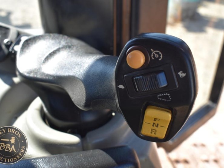 2020-caterpillar-d6n-lgp-image-80