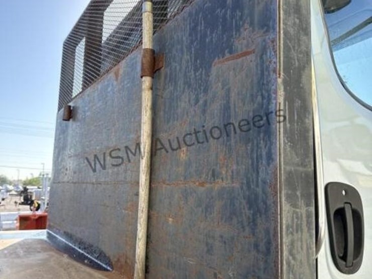2005-freightliner-m2-f/b-image-14