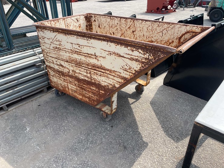 #3000-•-large-rolling-material-bin-(o8)-image-1