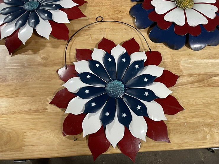 #3106-•-(4)-red-white-and-blue-hanging-metal-flowers-(t14)-image-4